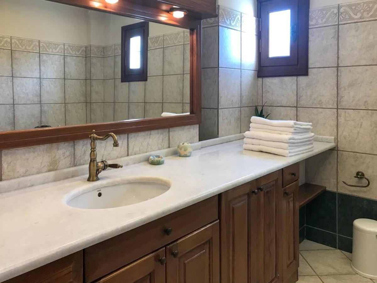 Mountain Breeze Sanctuary Villa Волос Екстериор снимка